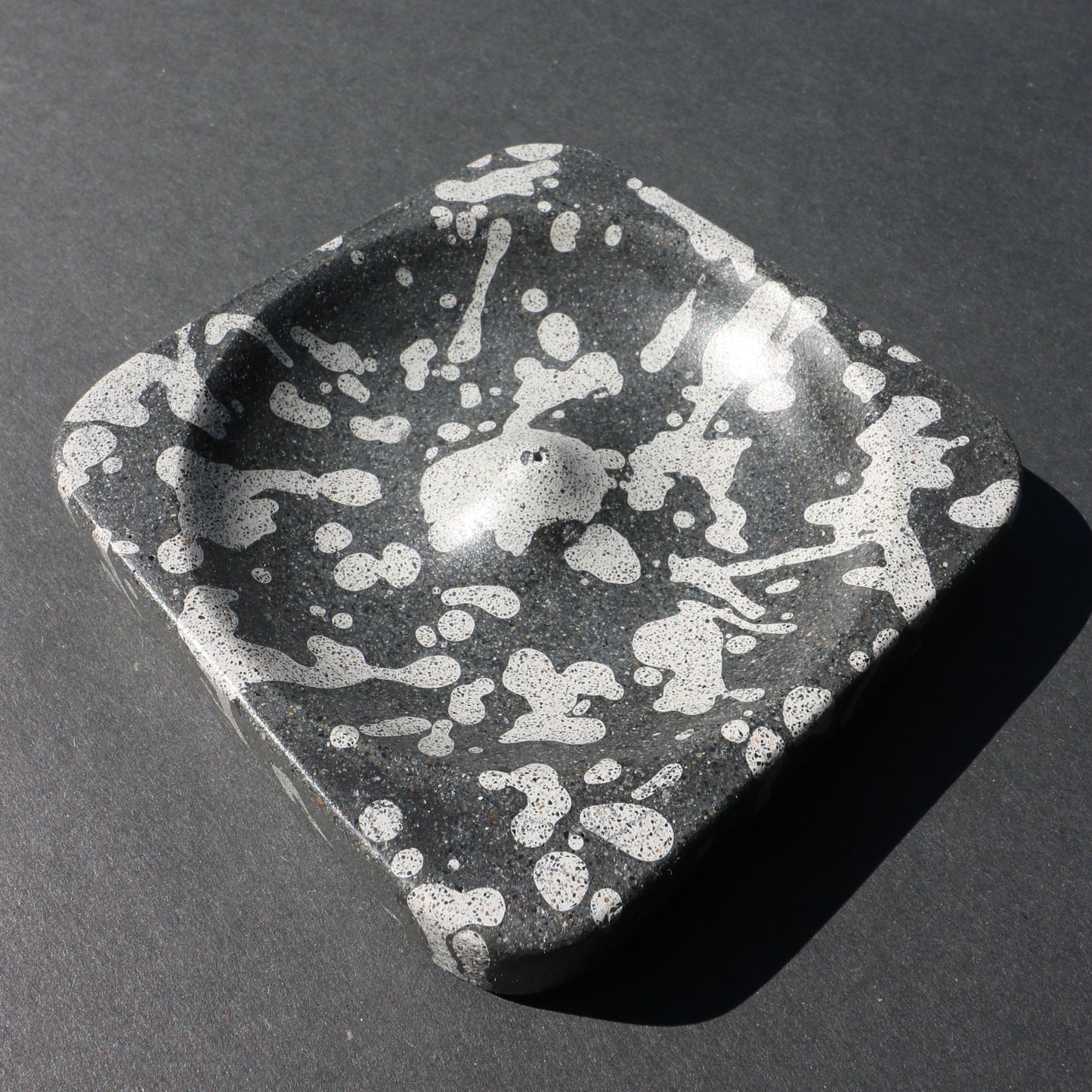 Splatter Concrete Incense Holder (Bright White + Black)