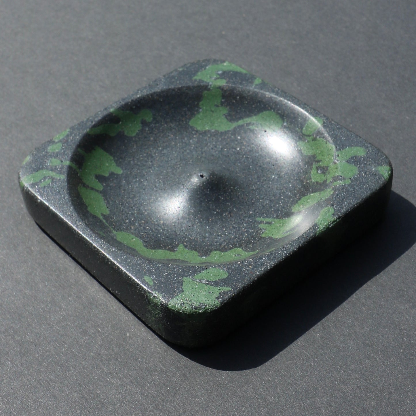 Marbled Concrete Incense Holder (Green + Black)