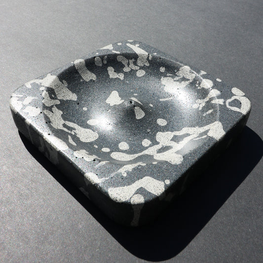 Splatter Concrete Incense Holder (Off White + Black)