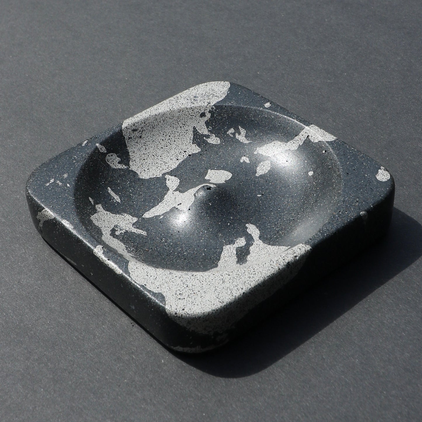 Marbled Concrete Incense Holder (Black + White)